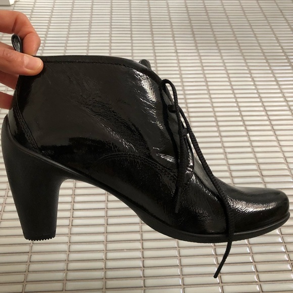 Ecco Black Patent Leather Booties - Picture 1 of 7